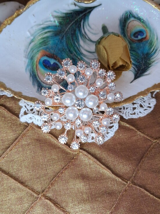 Jewelry - Faux Pearl & Rhinestone Starburst Brooch Pin (Goldtone)